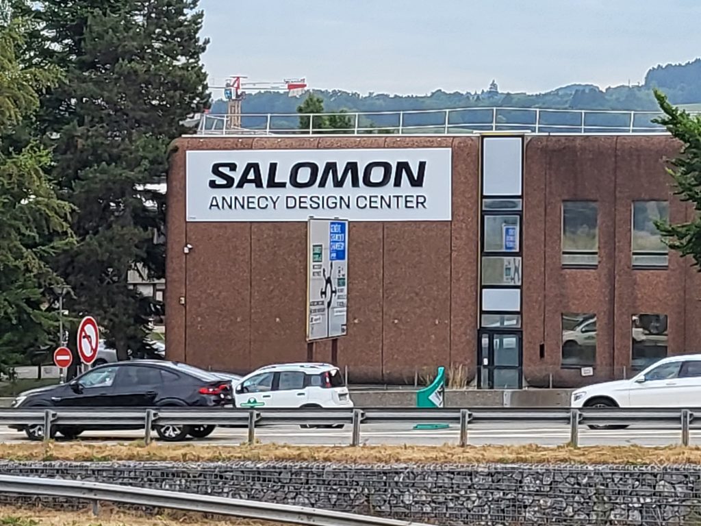 Panneau pour l'usine de SALOMON à Annecy