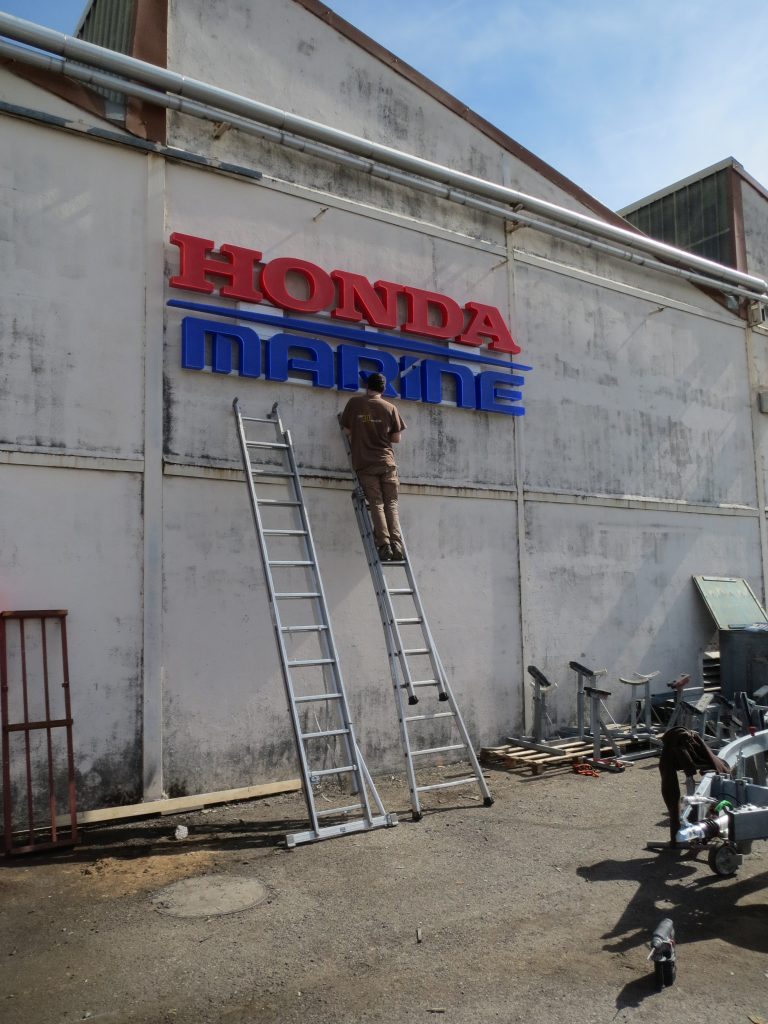 Pose d'une Enseigne pour Honda Marine à Thonon-les-bains